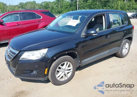 2011 Volkswagen Tiguan S z USA, uszkodzony, nr VIN WVGAV7AX2BW526197